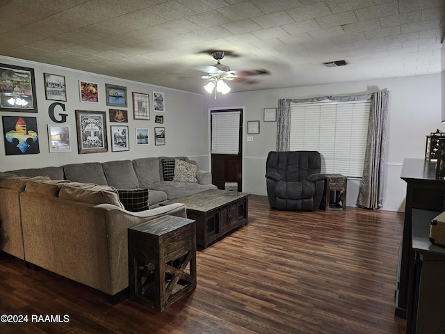 living room with dark wood-type flooring and ceiling fan