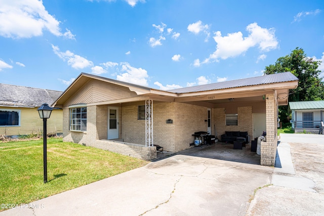 ranch-style home with a front lawn and a carport