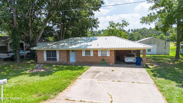 ranch-style house featuring a front lawn and a carport