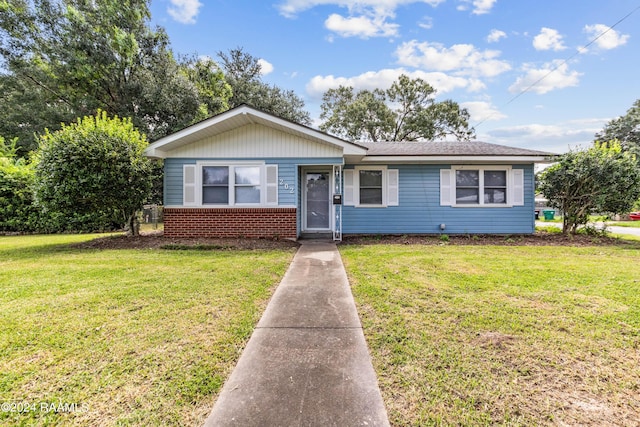 view of front of house with a front yard