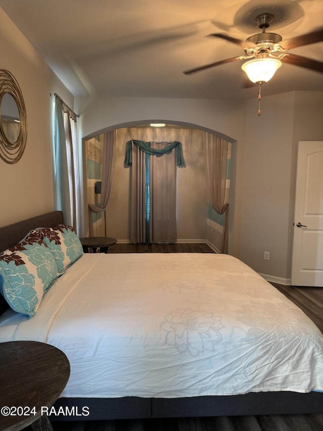 3134 Asbury Cir, Lake Charles, LA 70607 - bedroom featuring arched walkways, wood finished floors, and a ceiling fan