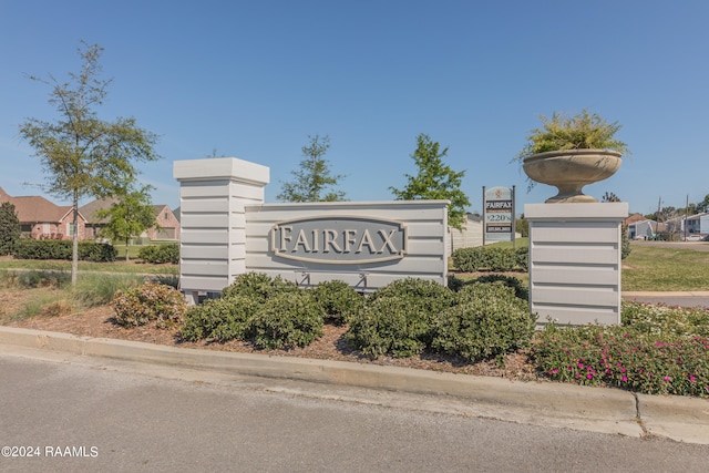 view of community / neighborhood sign