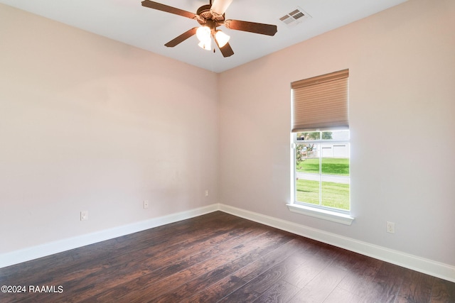 spare room featuring dark wood-type flooring and ceiling fan