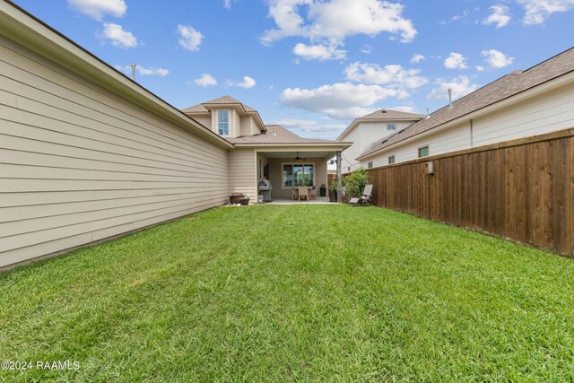 view of yard with a patio