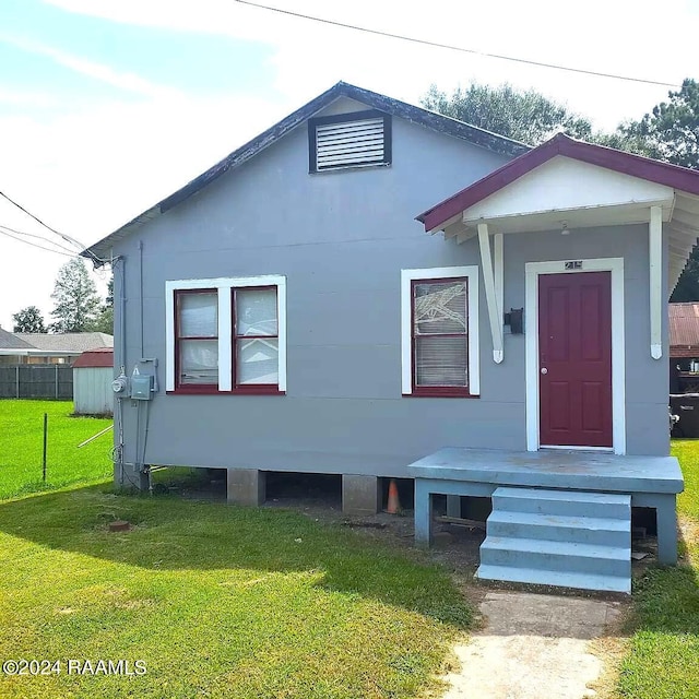 bungalow-style house with a front yard