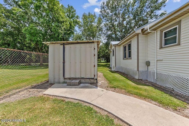 view of outbuilding with a yard