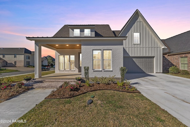 view of front of home featuring a porch and a yard