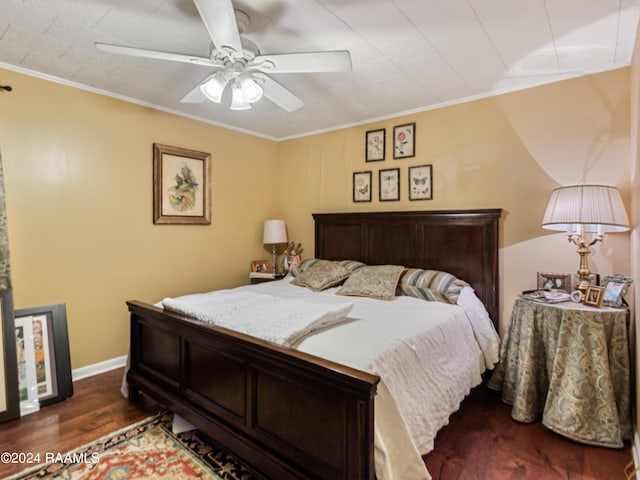 bedroom featuring dark hardwood / wood-style flooring, crown molding, and ceiling fan