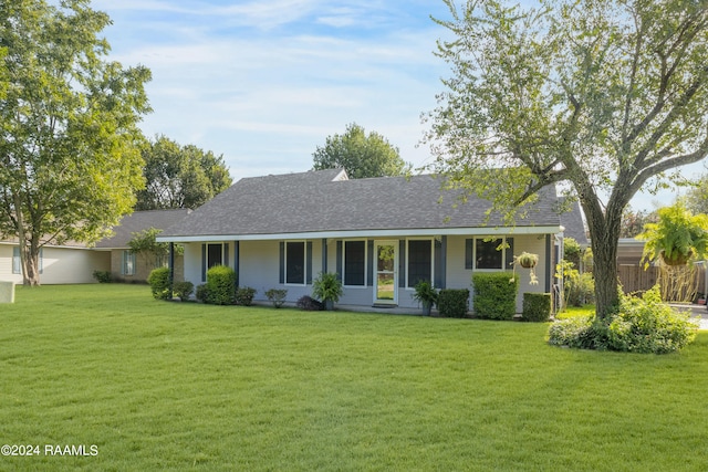 single story home featuring a front lawn