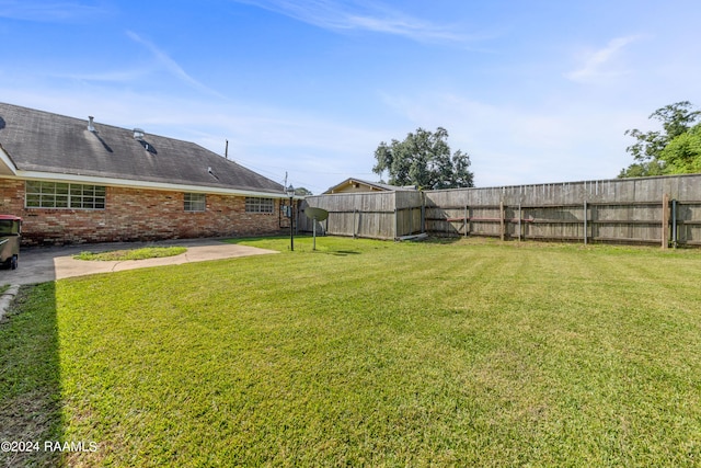 view of yard with a patio area