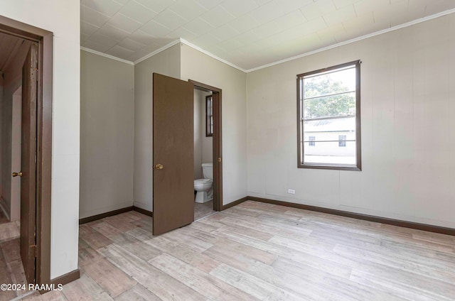 interior space featuring ensuite bath, crown molding, and light hardwood / wood-style floors