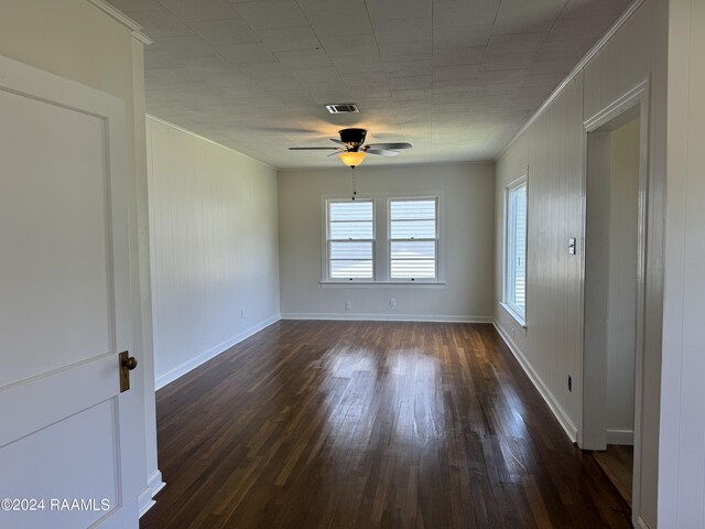 spare room featuring ceiling fan, ornamental molding, and dark hardwood / wood-style floors