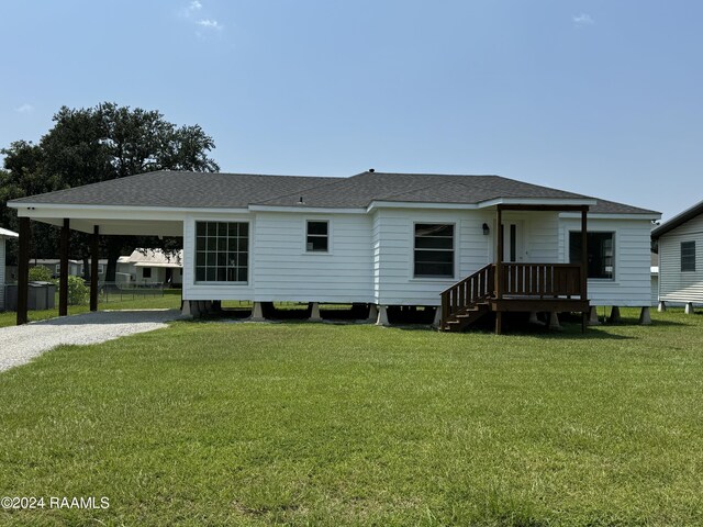 view of front of home with a front lawn and a carport