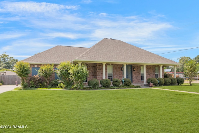 view of front of house with a front lawn