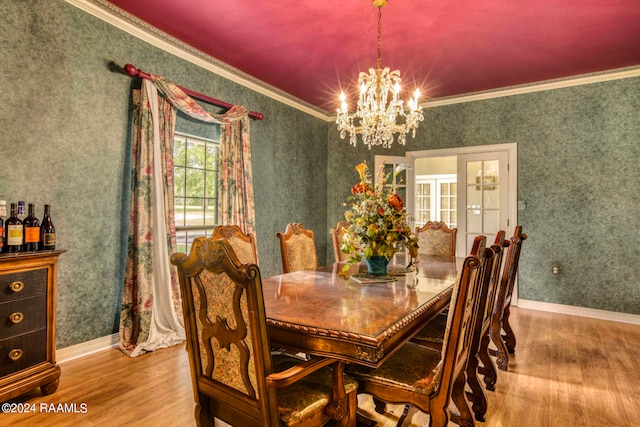 dining room featuring hardwood / wood-style flooring, an inviting chandelier, and ornamental molding