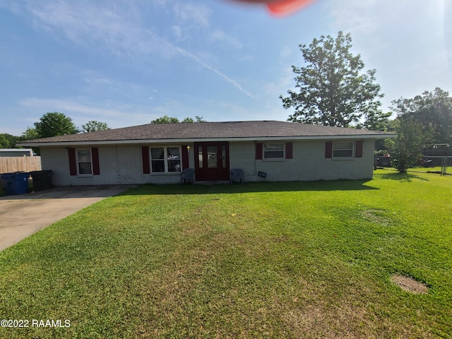 ranch-style house featuring a front lawn