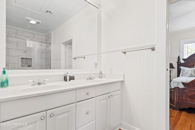 bathroom with crown molding, visible vents, a sink, and ensuite bath