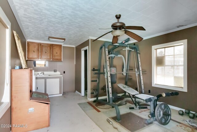 935 Pearl St, Rayne, LA 70578 - exercise room featuring ceiling fan, ornamental molding, a sink, and baseboards