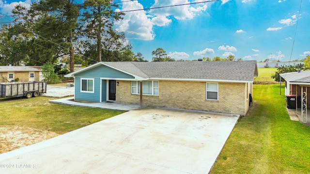 view of front facade with a front yard