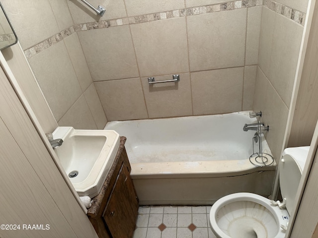 bathroom with toilet, vanity, and a bathtub