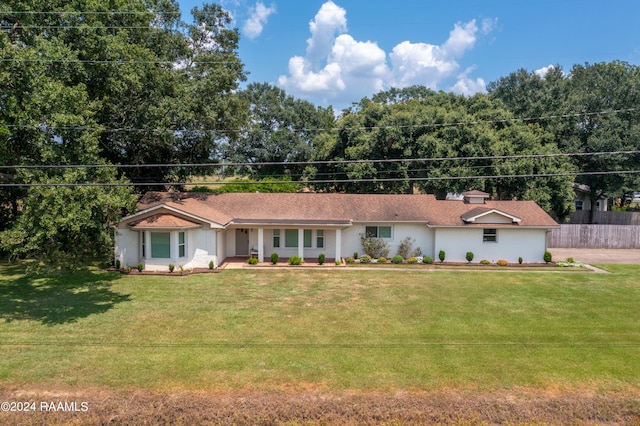 single story home with a front yard