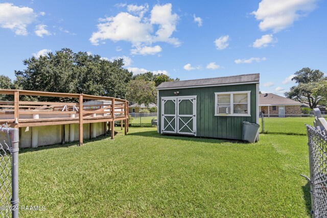 view of yard featuring a storage unit