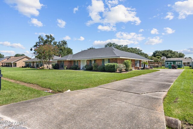 single story home with a front yard