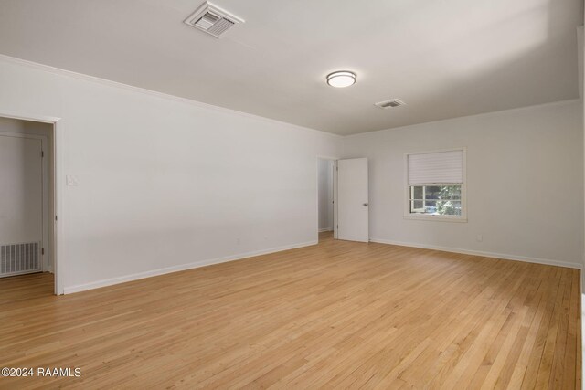 unfurnished room featuring light hardwood / wood-style flooring