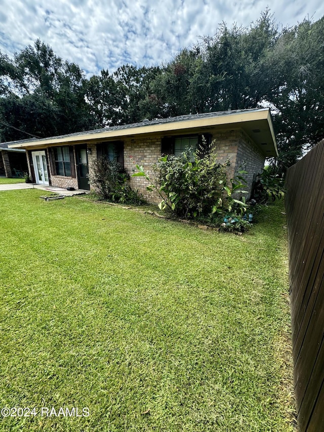 ranch-style house with a front lawn