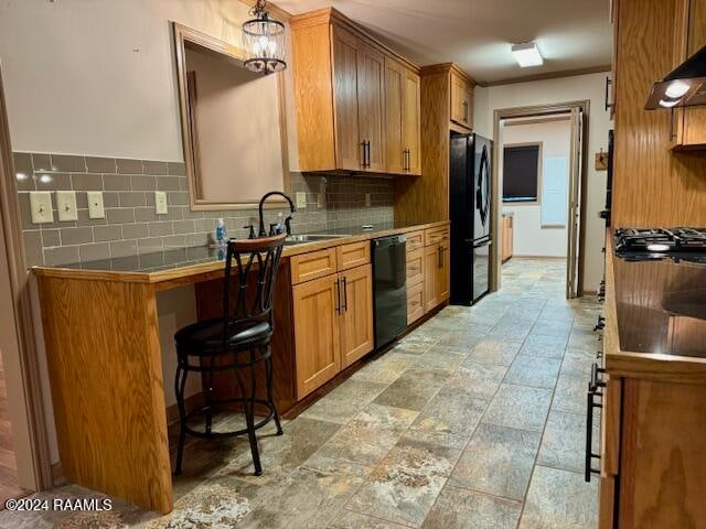 kitchen featuring black appliances, sink, backsplash, range hood, and a breakfast bar area