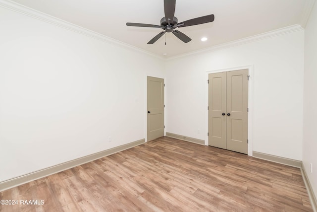 empty room with ceiling fan, light hardwood / wood-style floors, and ornamental molding