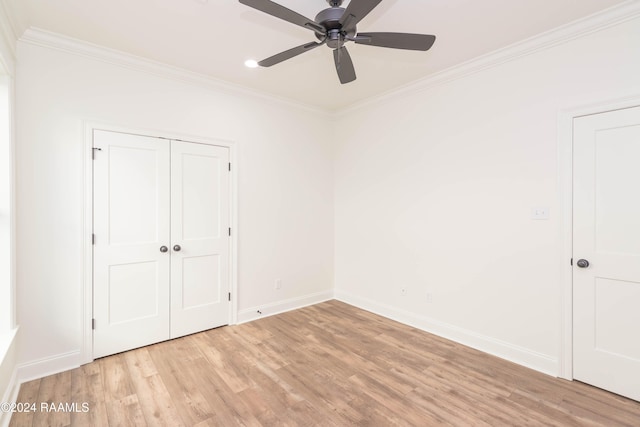 unfurnished bedroom featuring light hardwood / wood-style flooring, ceiling fan, and crown molding