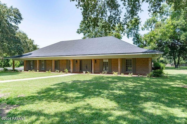 view of front of property with covered porch, brick siding, and a front yard