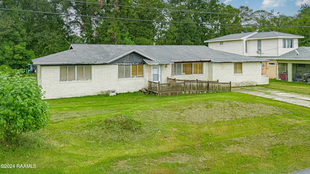 view of front facade with a front lawn