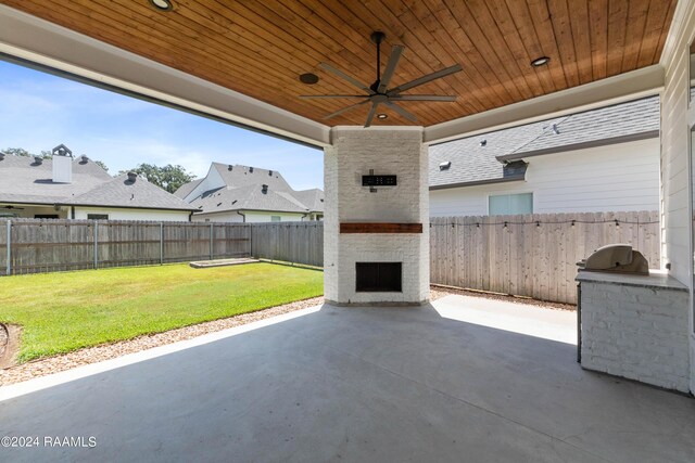 view of patio with ceiling fan