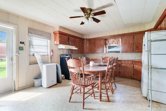 dining area with ceiling fan and washer / dryer