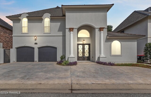 view of front facade featuring a garage