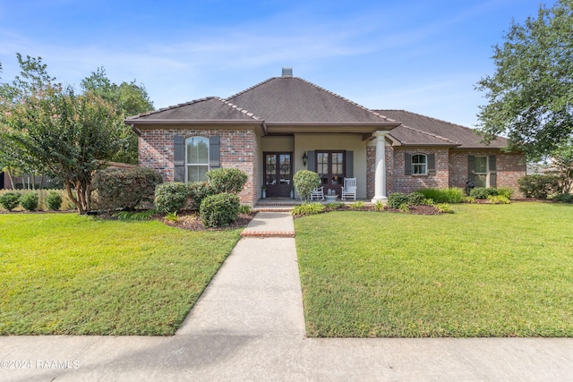 view of front of house featuring a front yard