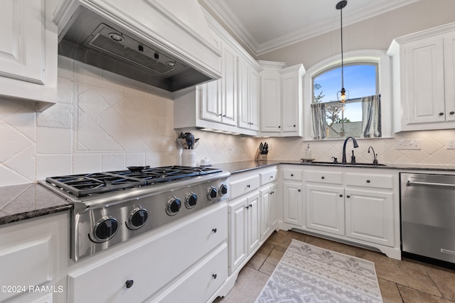 kitchen with tasteful backsplash, sink, stainless steel appliances, and custom exhaust hood