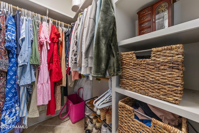 walk in closet with tile patterned flooring