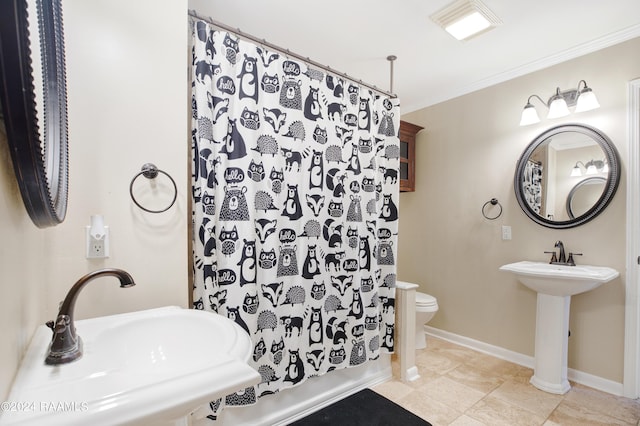 full bathroom featuring ornamental molding, a sink, toilet, and baseboards