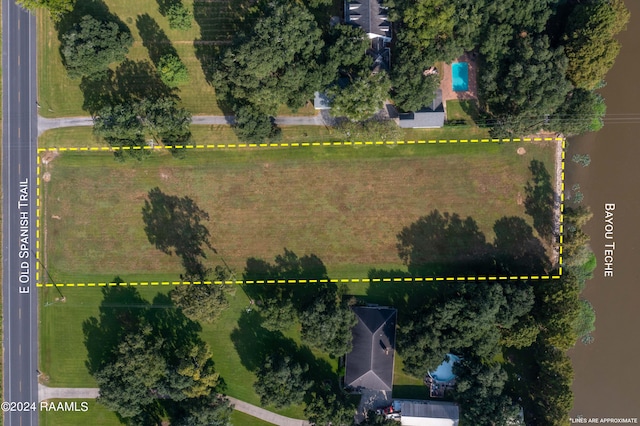 9303 E Old Spanish Trl, Jeanerette, LA 70544