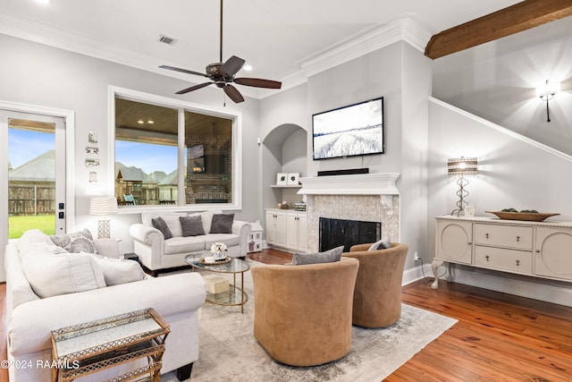 living room featuring crown molding, light hardwood / wood-style flooring, and ceiling fan