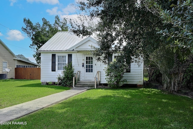 view of front of home featuring a front lawn