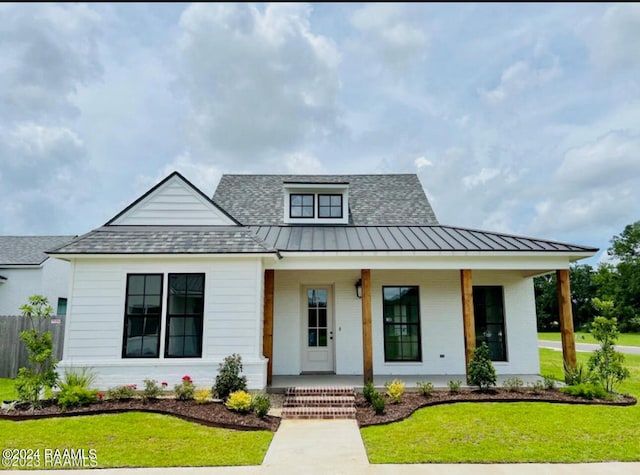 view of front of house featuring a porch and a front lawn