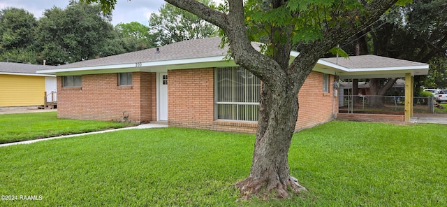 single story home featuring a carport and a front lawn