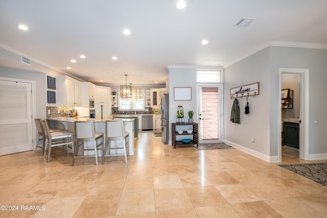 kitchen with a kitchen breakfast bar, stainless steel appliances, a peninsula, and crown molding