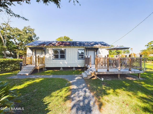 view of front of house with a front yard