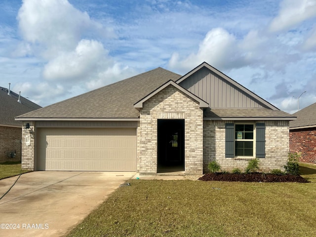 craftsman-style home featuring a front lawn and a garage