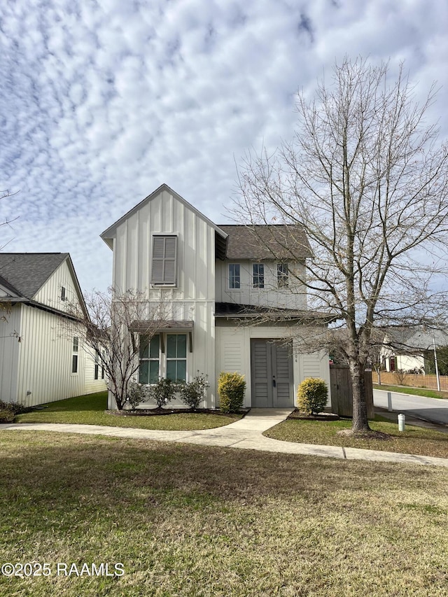 view of front of house with a front lawn